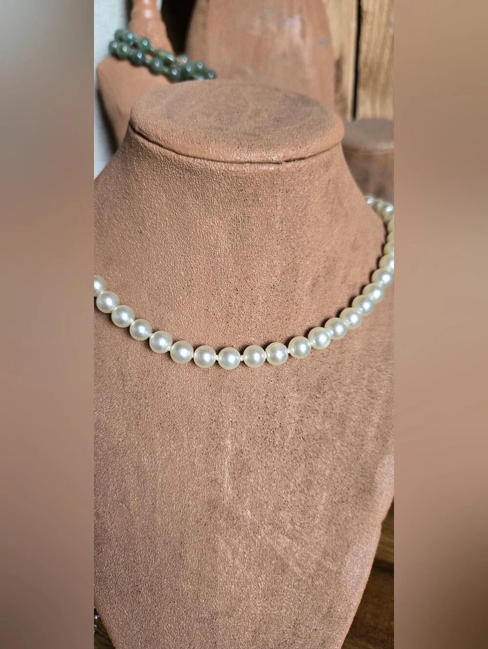 Vintage Faux Pearl Necklace 18" Cream Round Beads Gold Tone Screw Clasp
